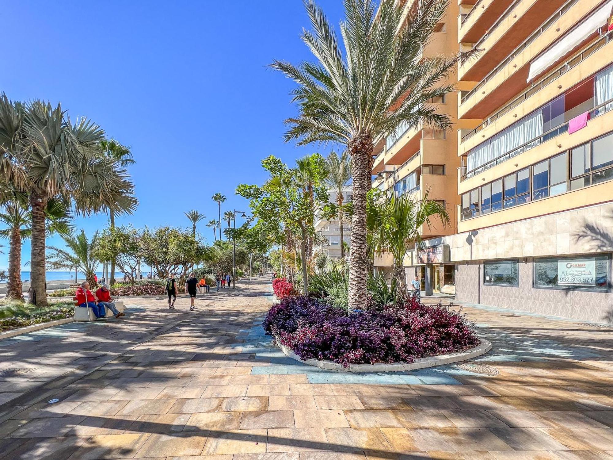 Hanami Avenida De Espana Estepona Ngoại thất bức ảnh